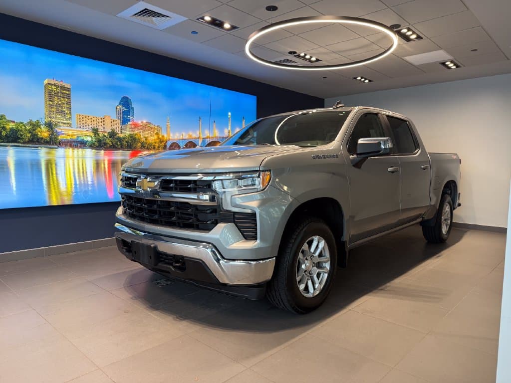 2023 Chevrolet Silverado 1500 LT — photo 1 of 40