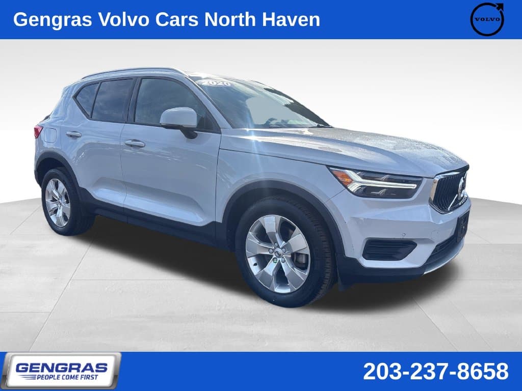 2020 Volvo XC40 Momentum — photo 1 of 41