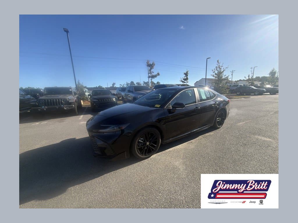 2026 Toyota Camry SE — photo 1 of 27