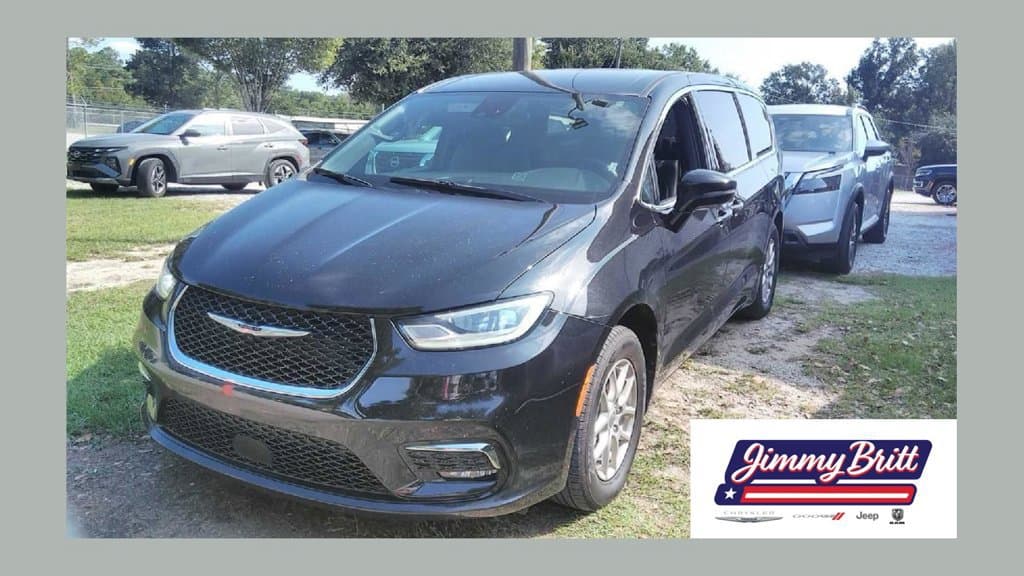 2025 Chrysler Pacifica Select — photo 1 of 7