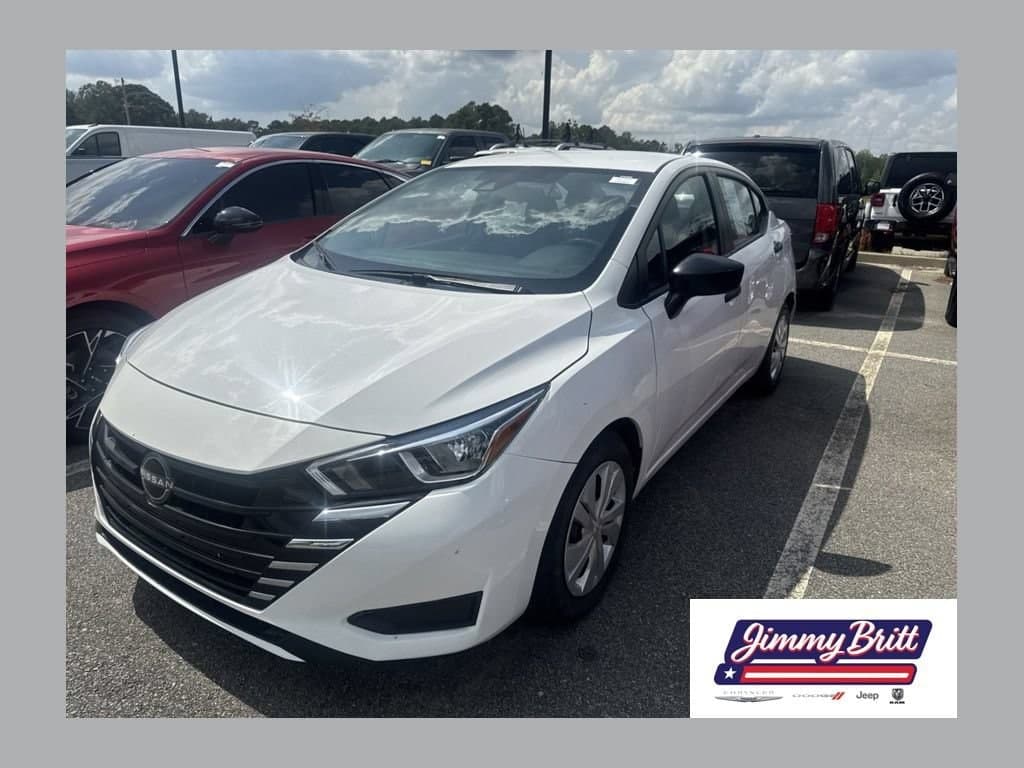 2024 Nissan Versa S — photo 1 of 17
