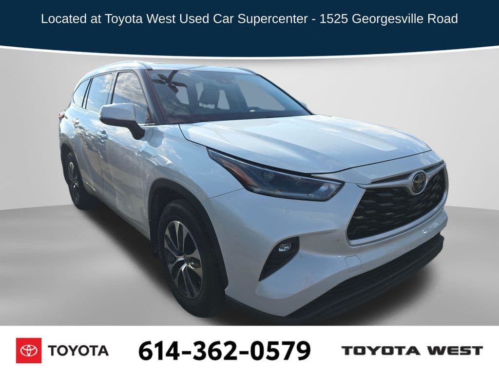2021 Toyota Highlander XLE — photo 1 of 17
