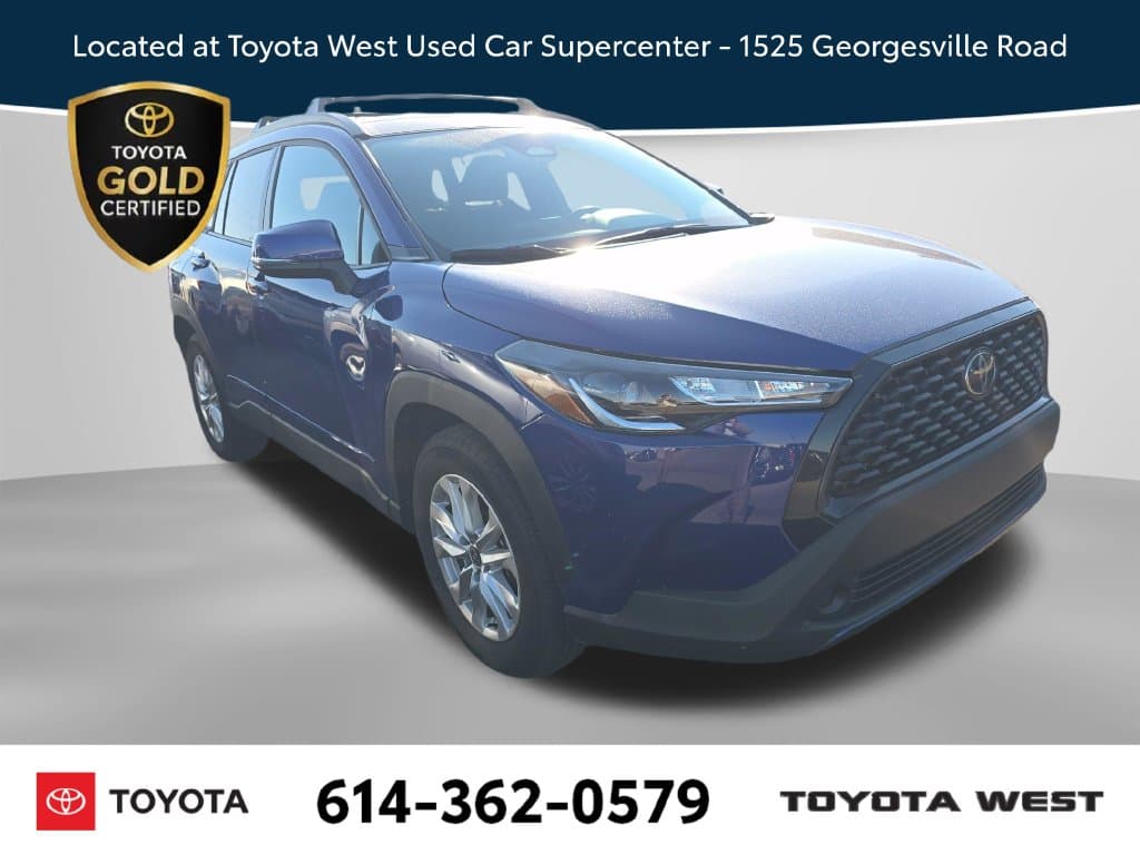 2023 Toyota Corolla Cross LE — photo 1 of 17