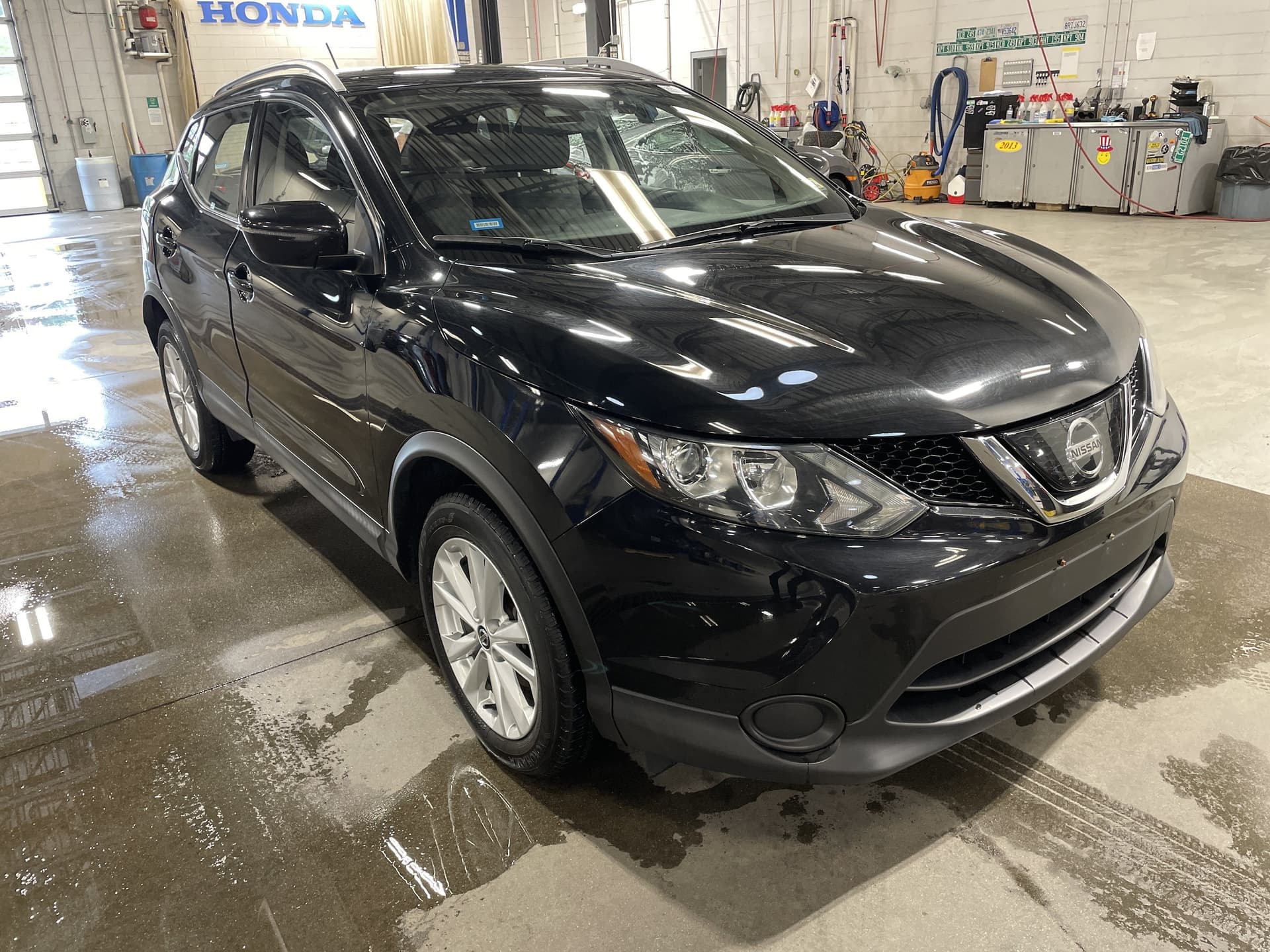 2019 Nissan Rogue Sport SV — photo 1 of 45