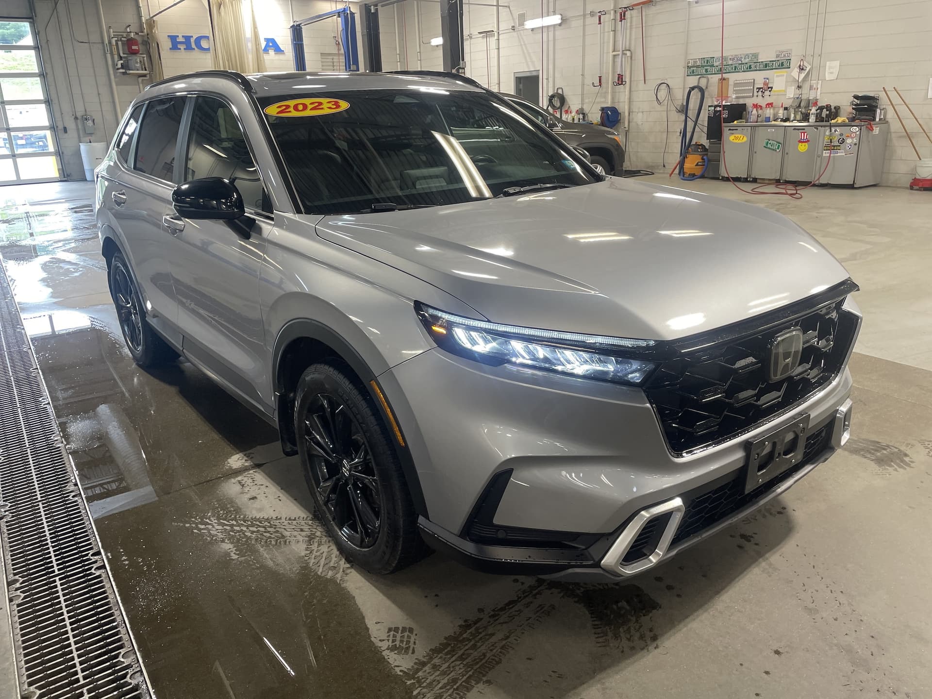 2023 Honda CR-V Hybrid Sport Touring — photo 1 of 37