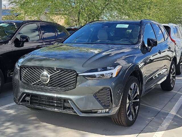 2027 Volvo XC60 Plus — photo 1 of 8