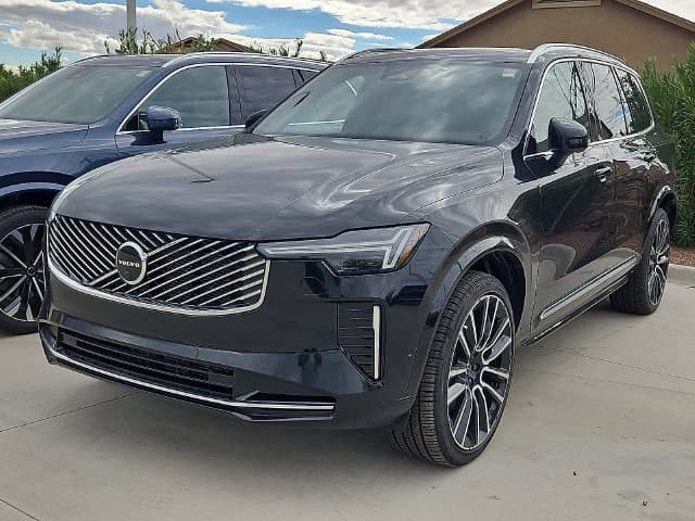 2027 Volvo XC90 Base — photo 1 of 8