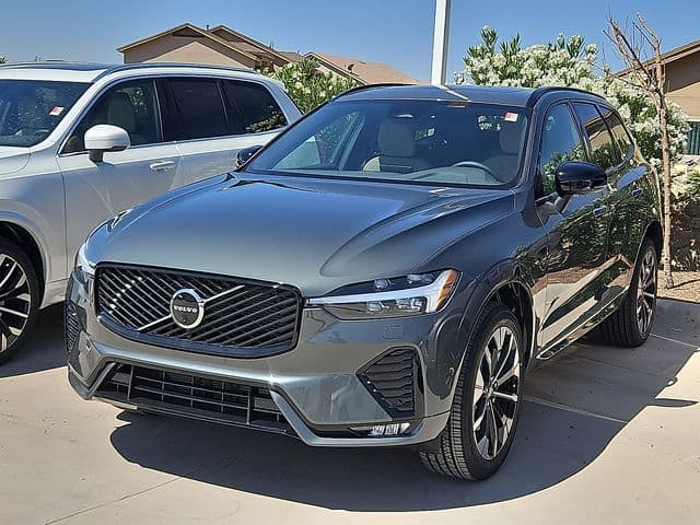 2027 Volvo XC60 Plus — photo 1 of 8