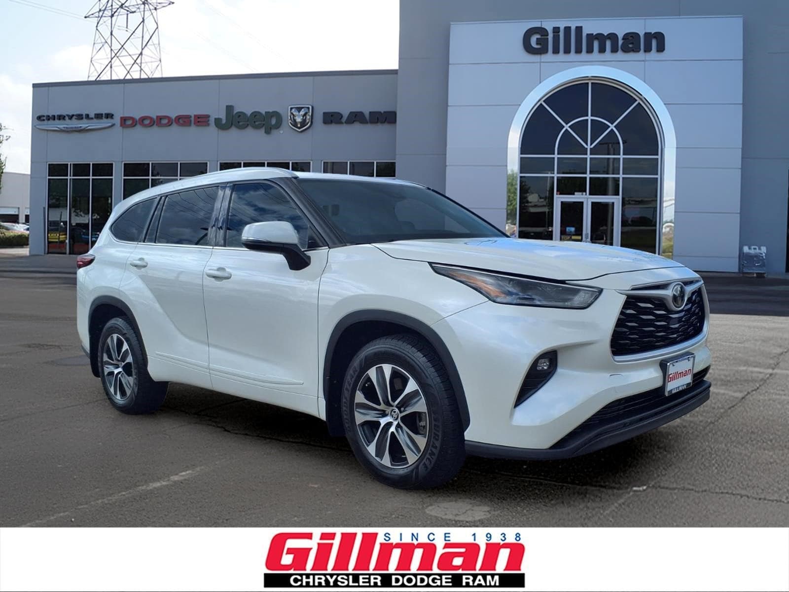 2021 Toyota Highlander XLE — photo 1 of 31