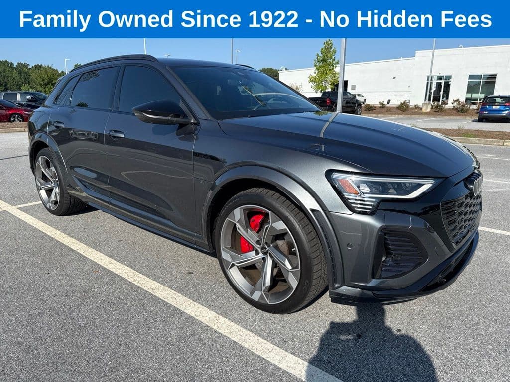 2024 Audi SQ8 e-tron Premium Plus — photo 1 of 11