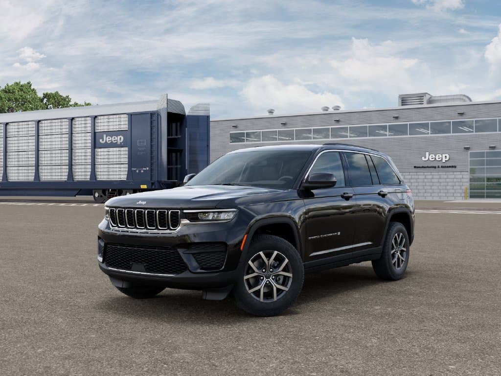 2027 Jeep Grand Cherokee Laredo — photo 1 of 52