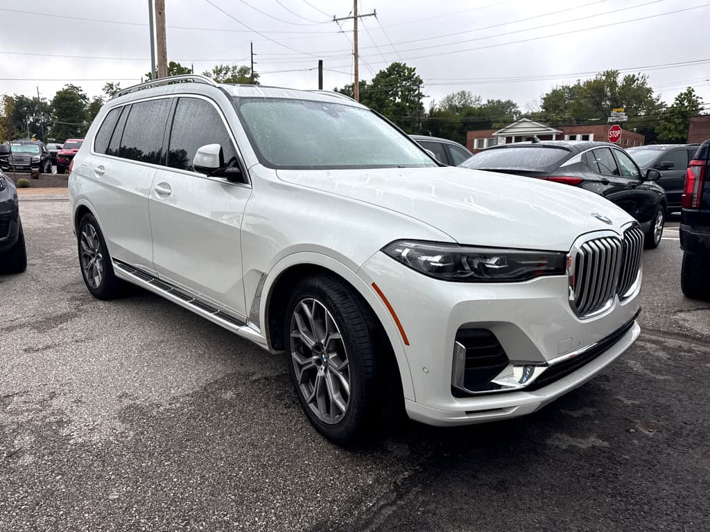 2022 BMW X7 xDrive40i — photo 1 of 6