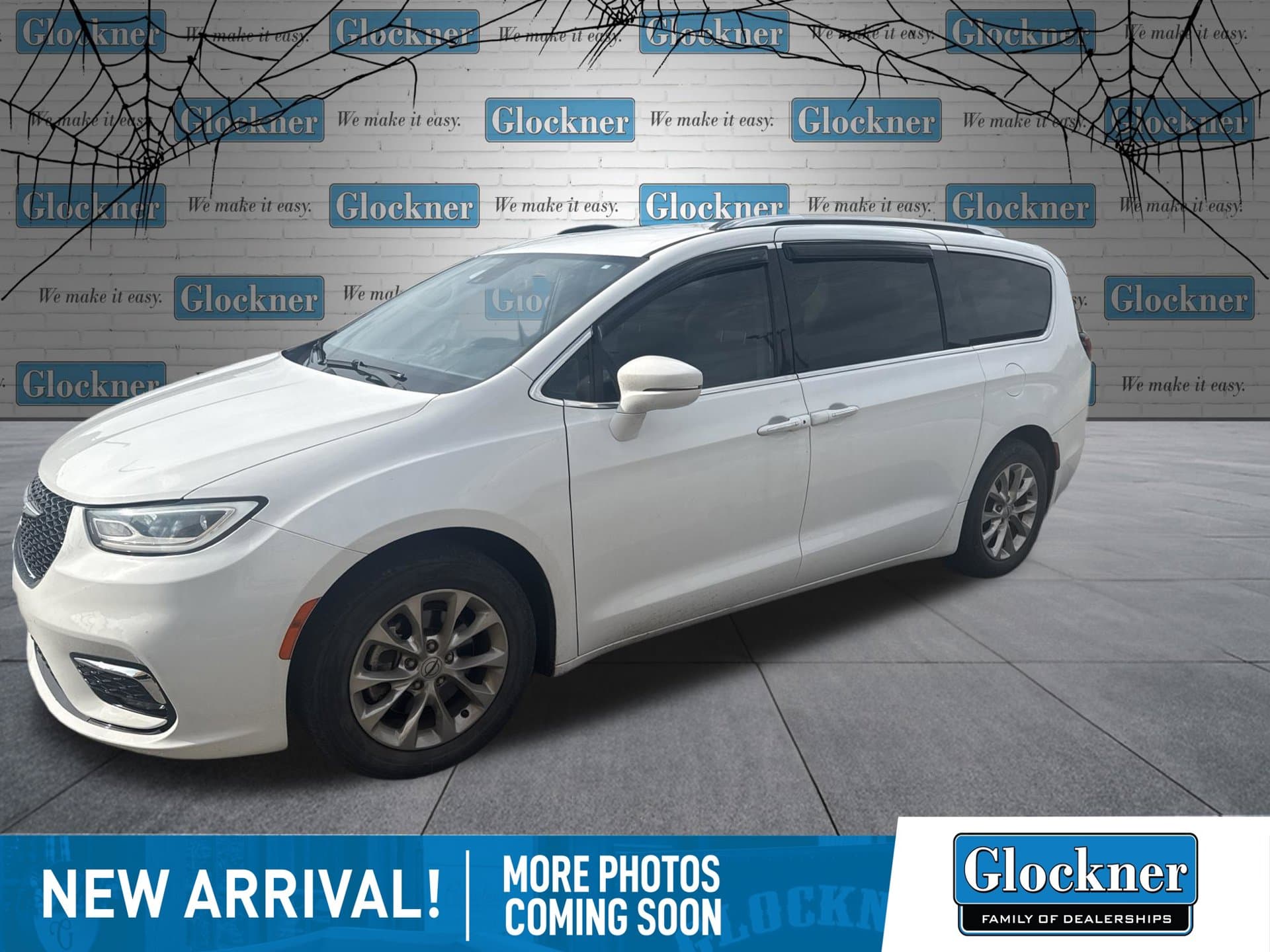 2021 Chrysler Pacifica Touring L — photo 1 of 15