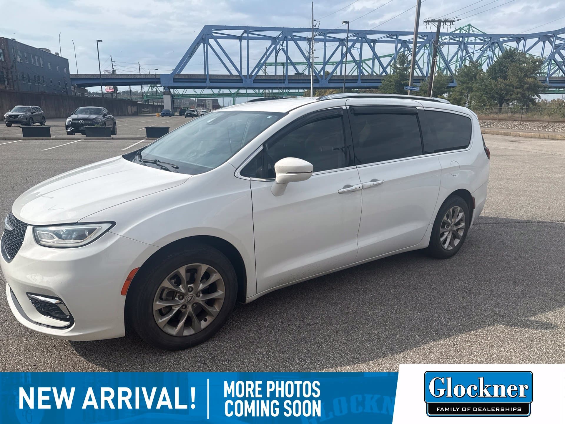 2021 Chrysler Pacifica Touring L — photo 1 of 15