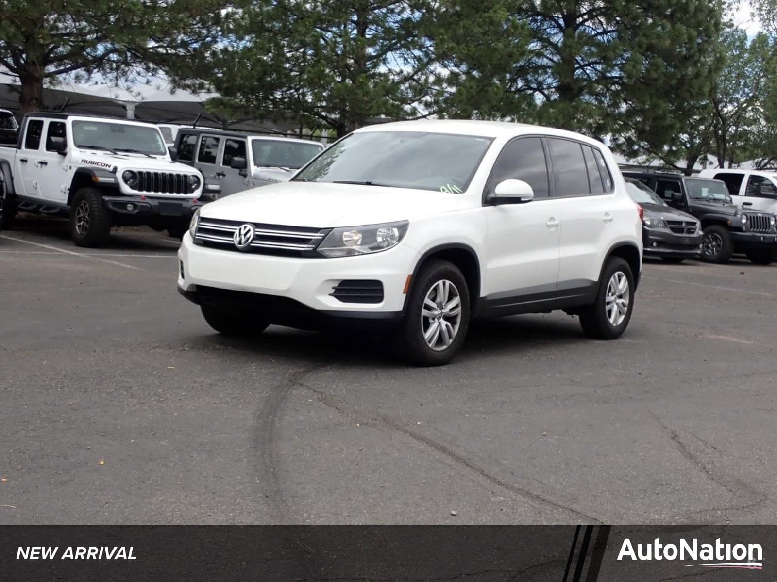 2013 Volkswagen Tiguan S — photo 1 of 15