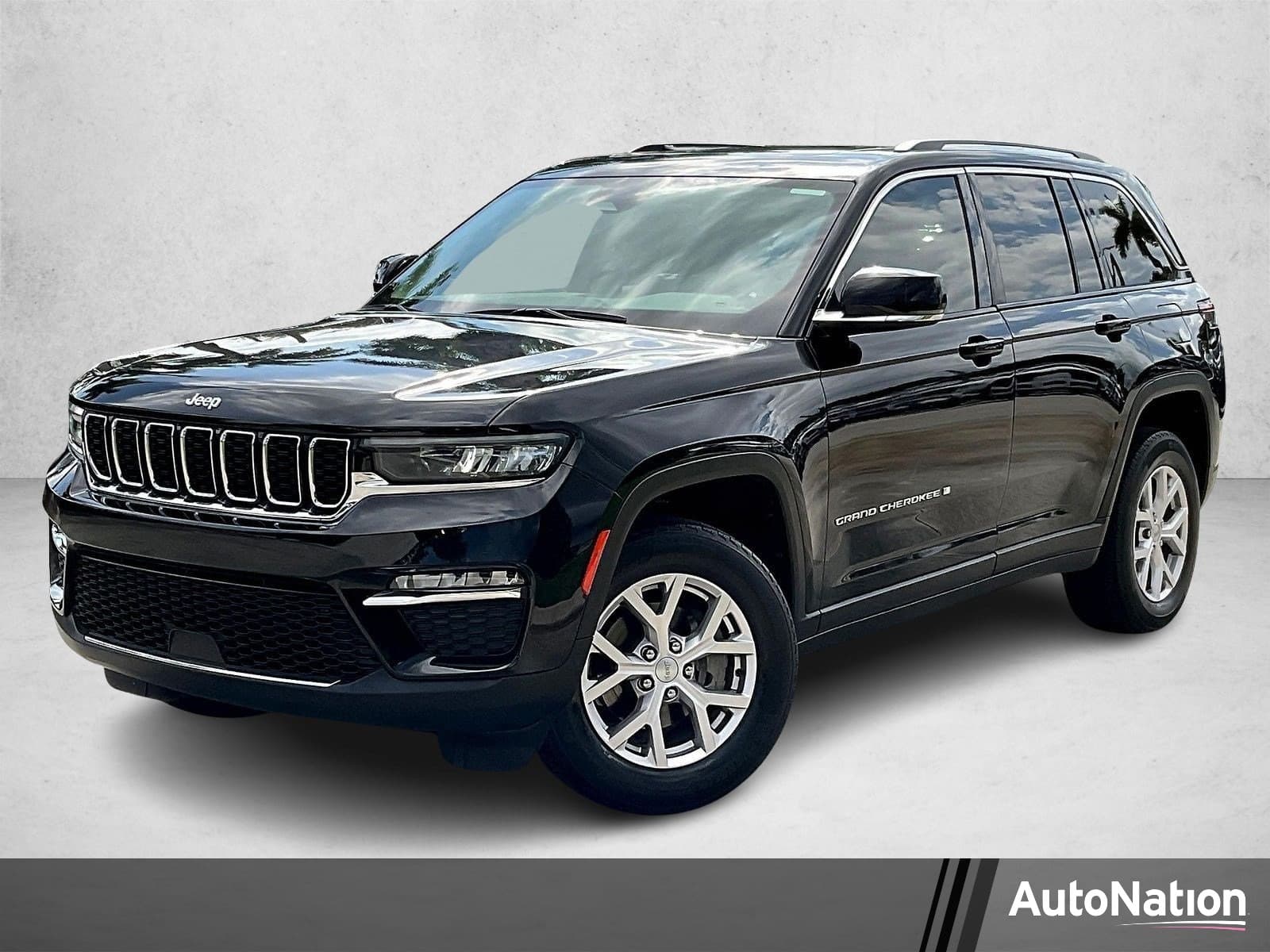 2022 Jeep Grand Cherokee Limited — photo 1 of 30