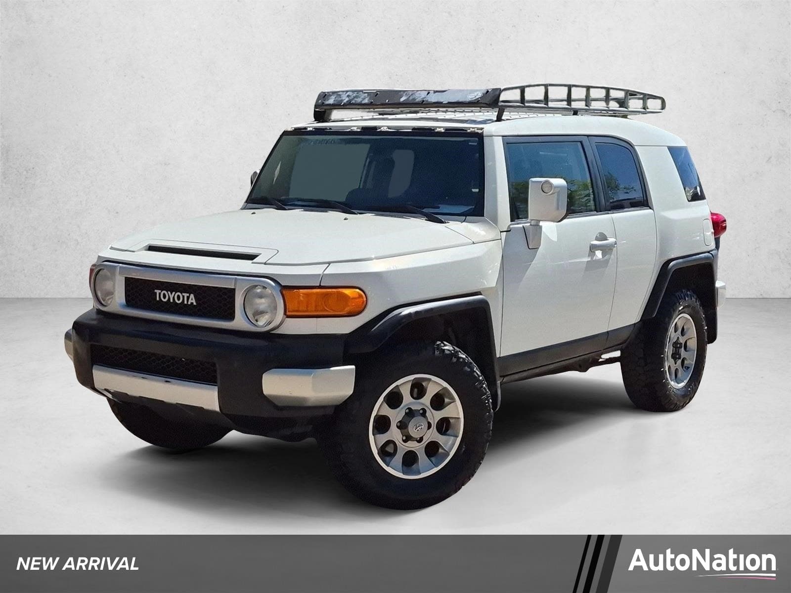 2013 Toyota FJ Cruiser Base — photo 1 of 16