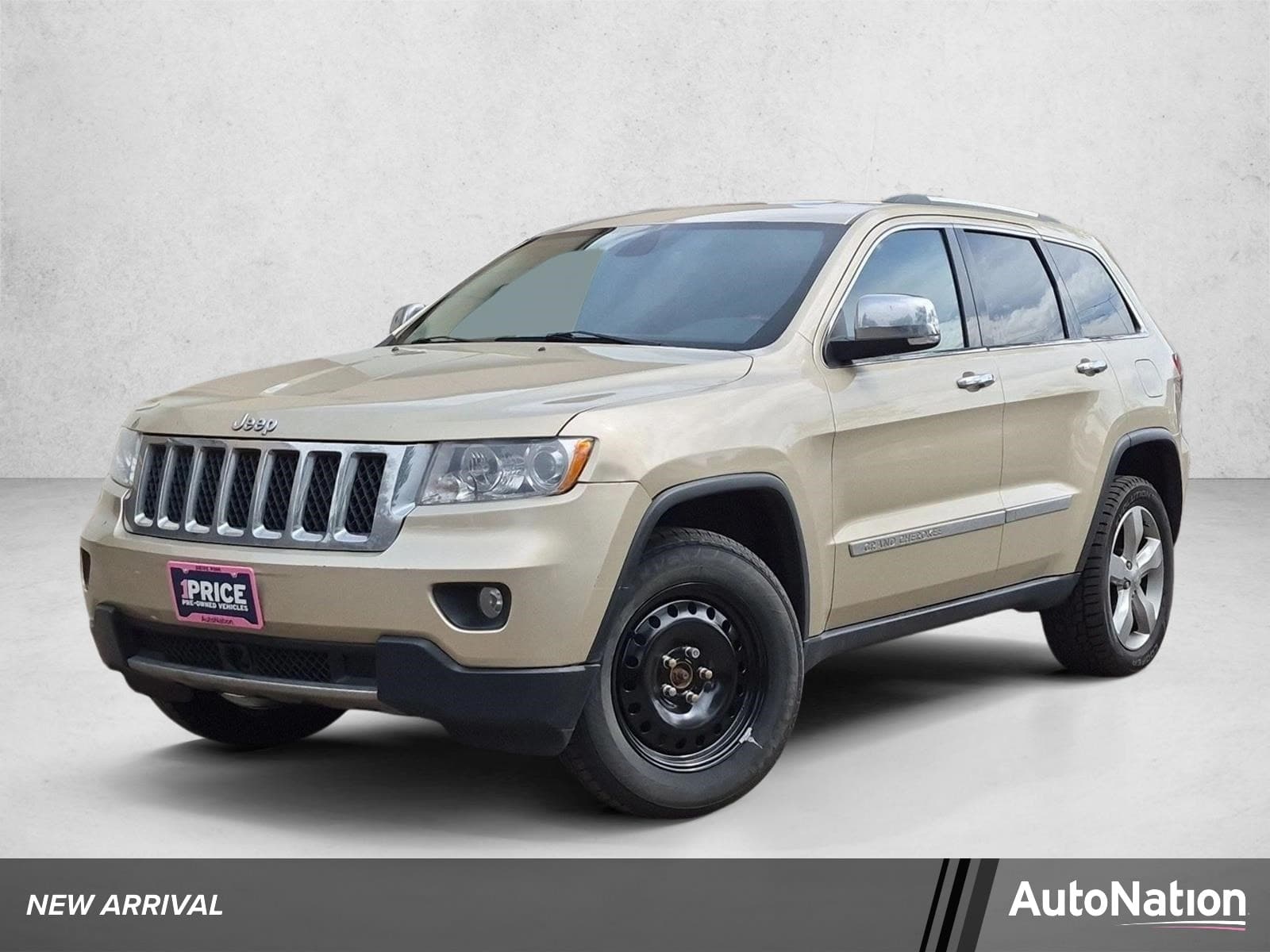 2011 Jeep Grand Cherokee Overland — photo 1 of 16