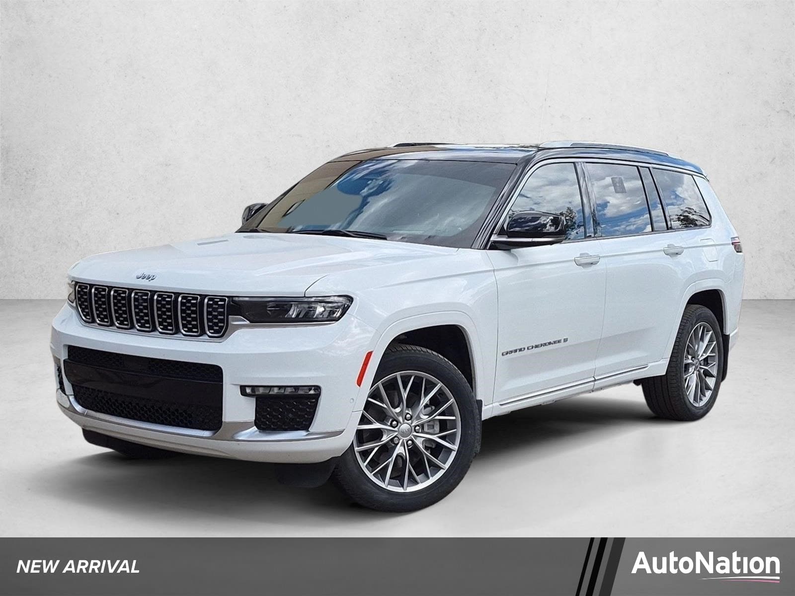 2023 Jeep Grand Cherokee L Summit — photo 1 of 16