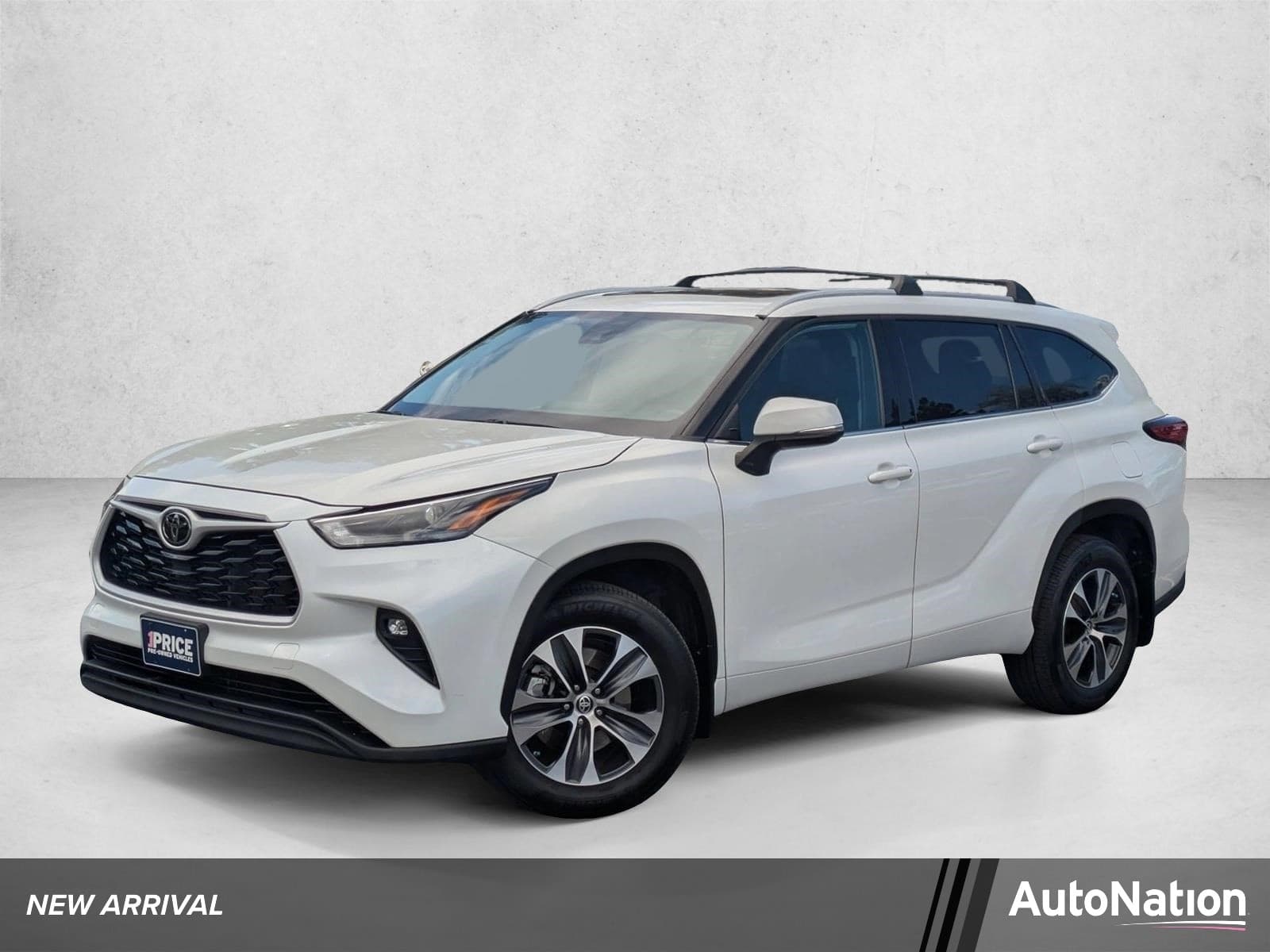 2022 Toyota Highlander XLE — photo 1 of 22