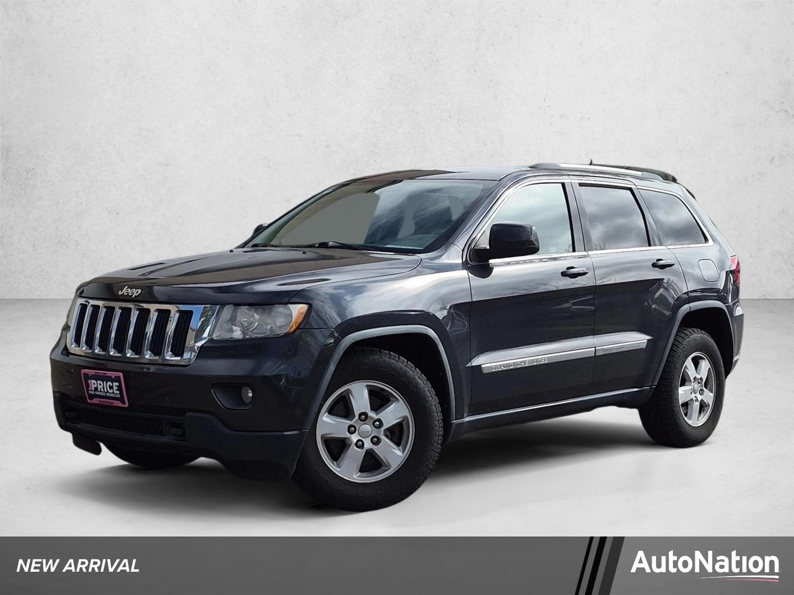 2011 Jeep Grand Cherokee Laredo — photo 1 of 17