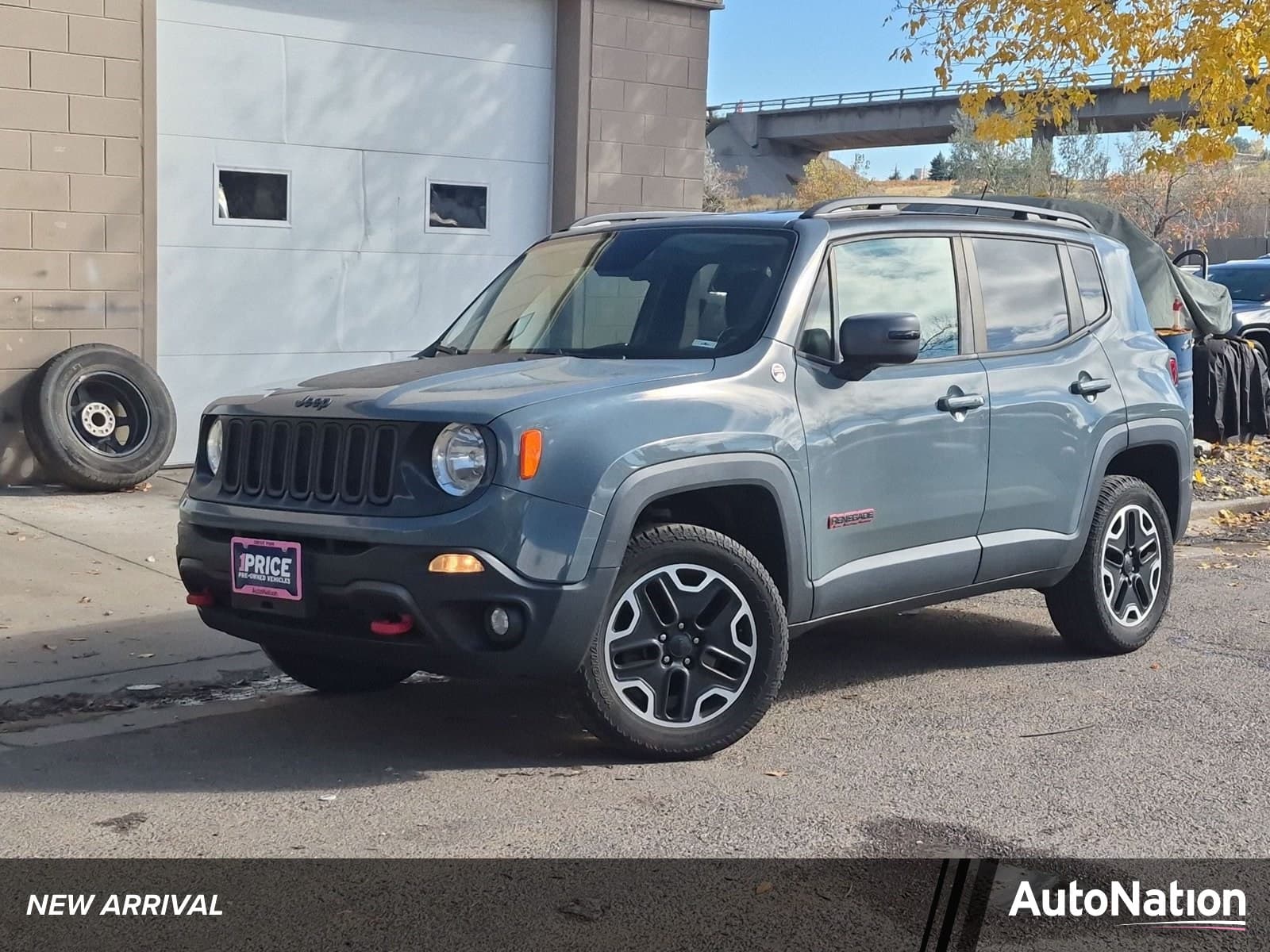 2017 Jeep Renegade Trailhawk — photo 1 of 16