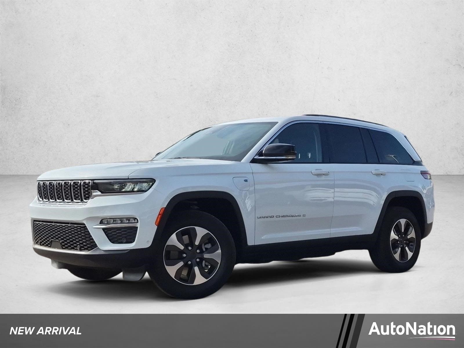 2022 Jeep Grand Cherokee 4xe Base — photo 1 of 26