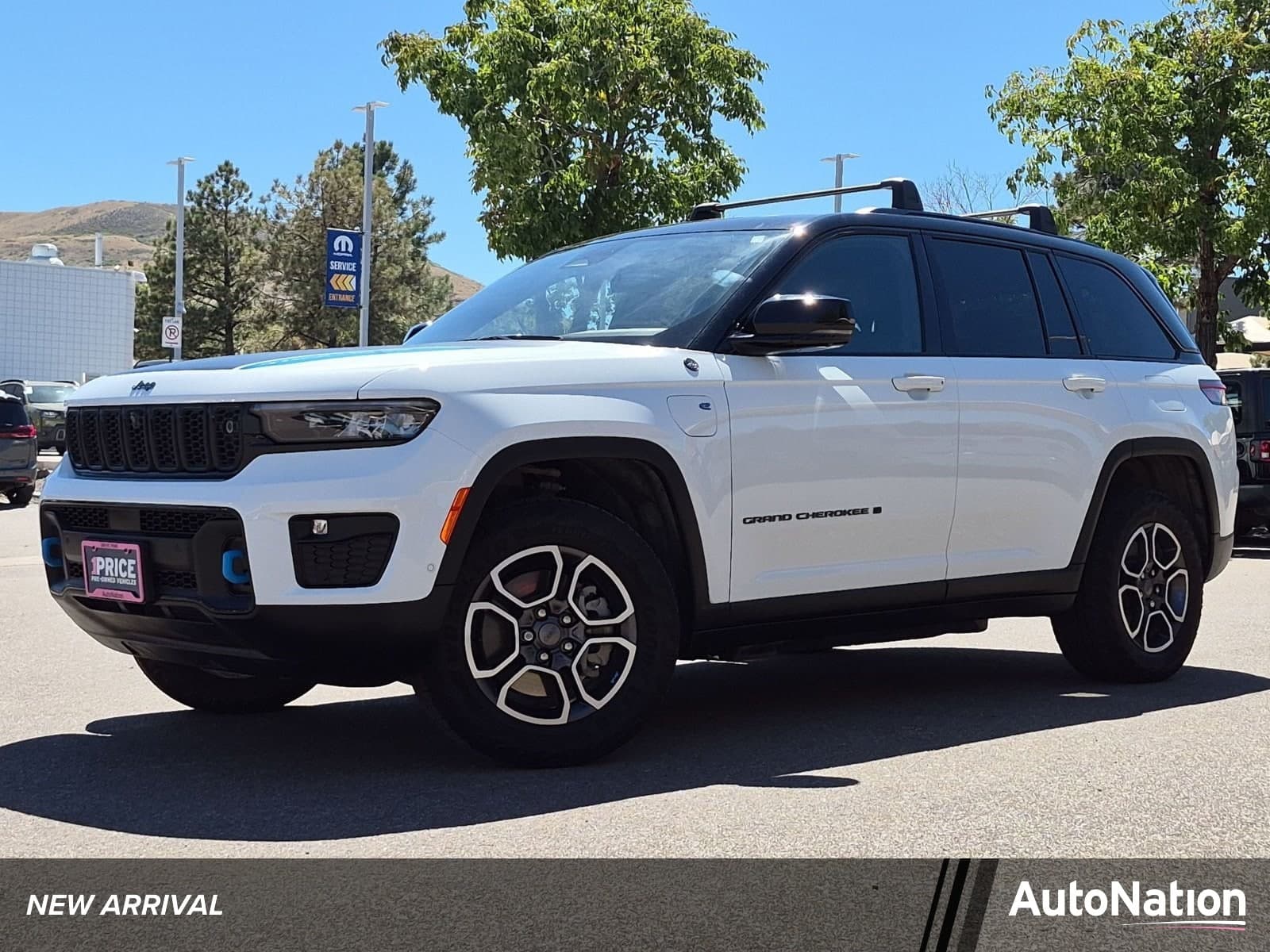 2023 Jeep Grand Cherokee 4xe Trailhawk — photo 1 of 26