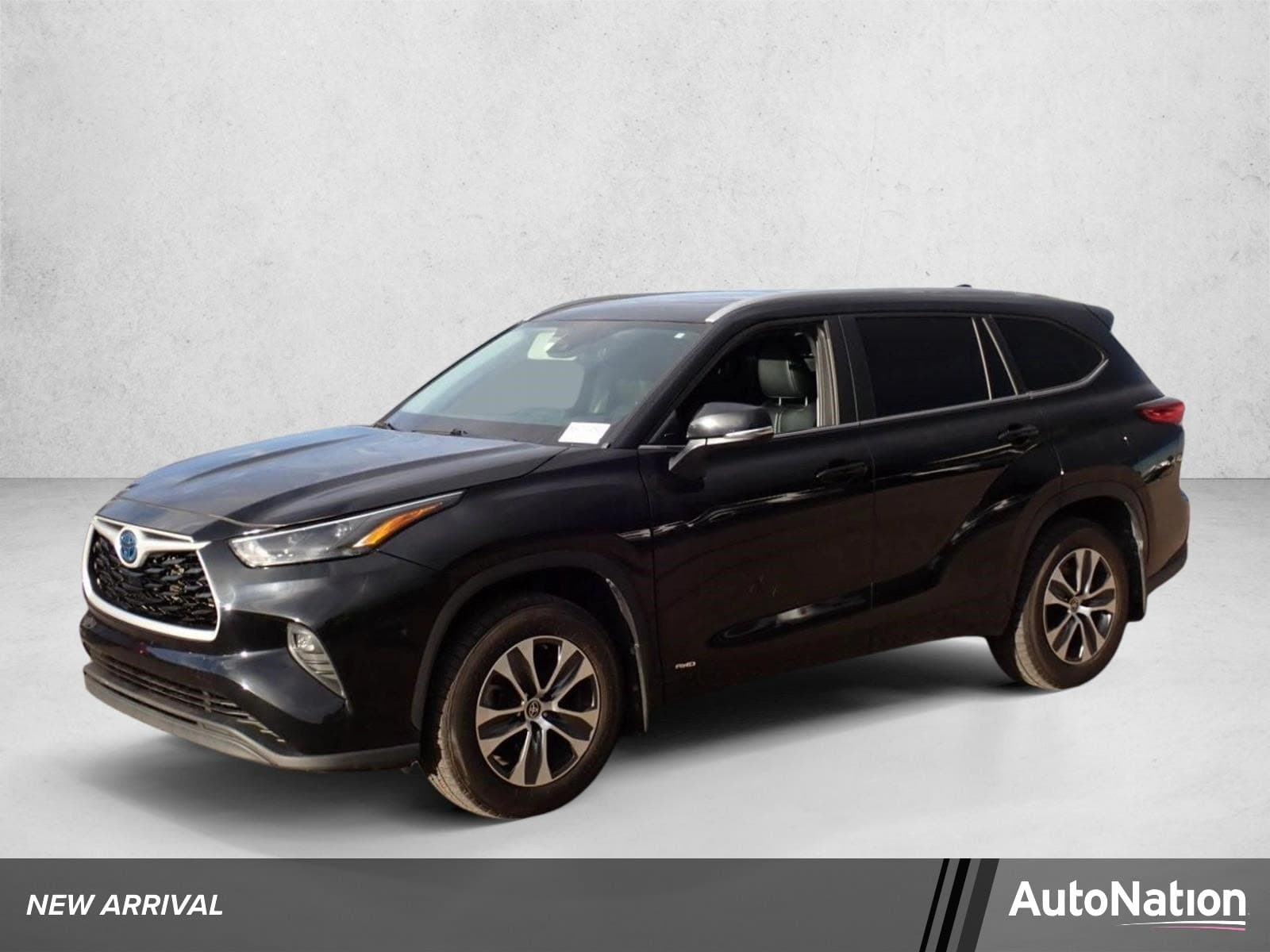 2023 Toyota Highlander Hybrid XLE — photo 1 of 15