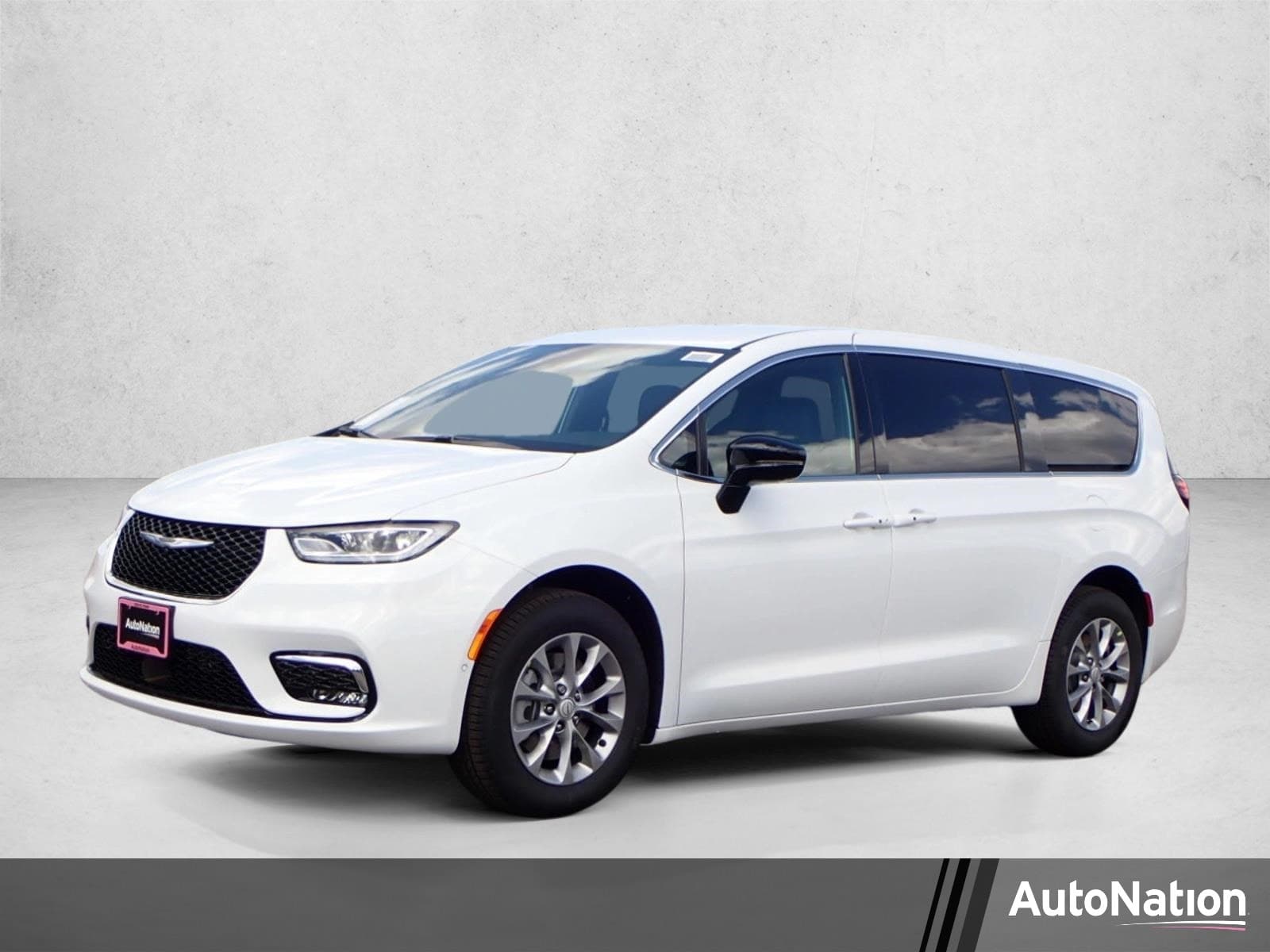2026 Chrysler Pacifica Select — photo 1 of 38
