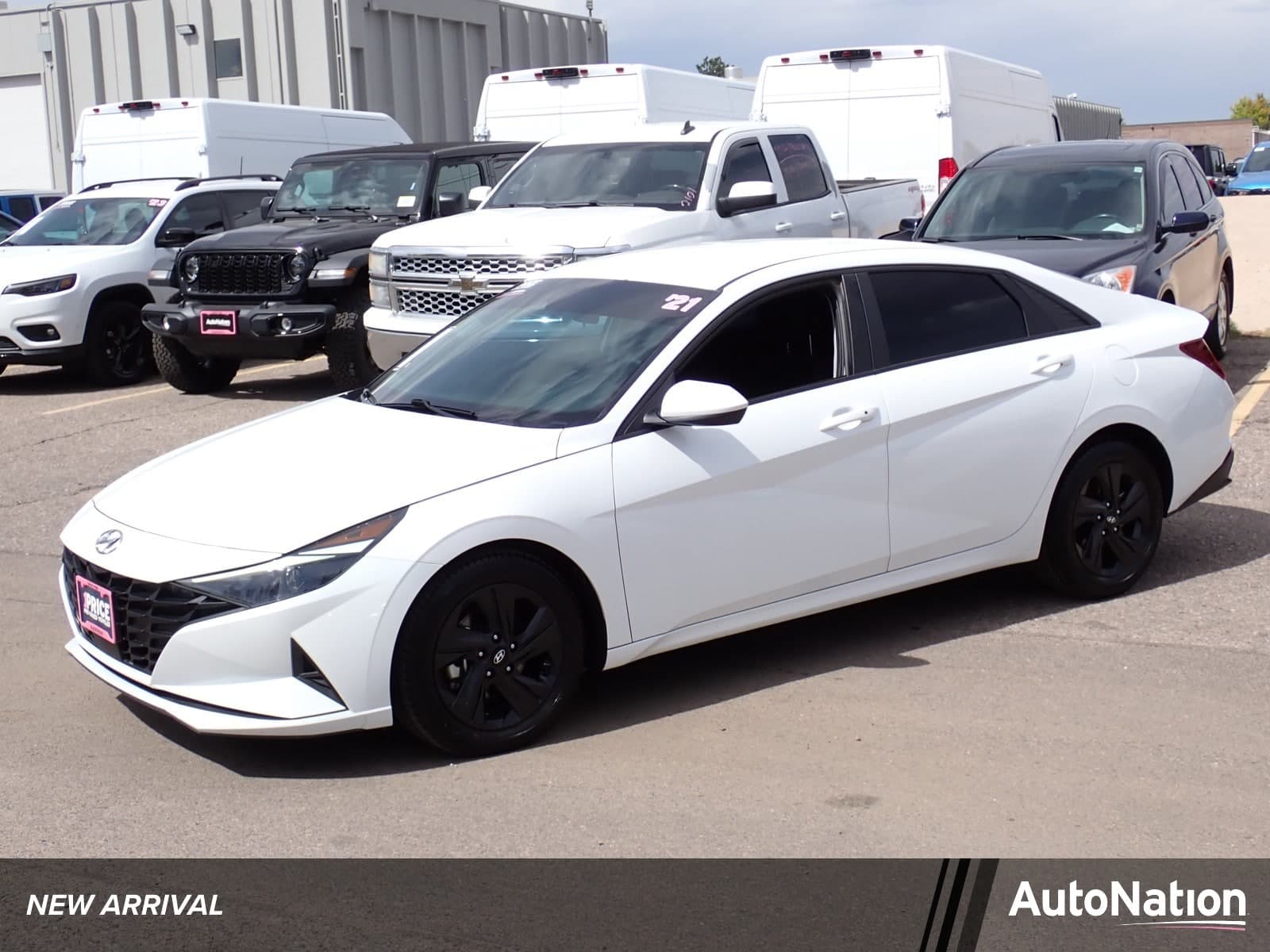 2021 Hyundai Elantra SEL — photo 1 of 20
