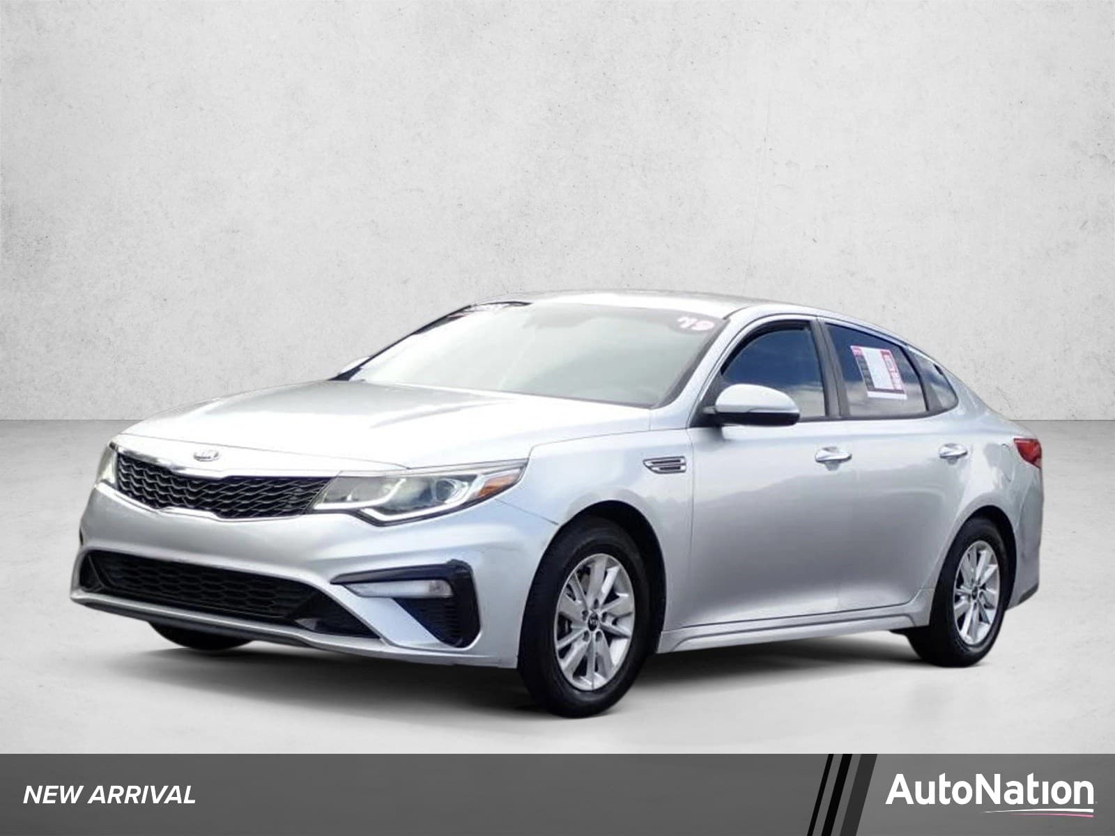 2019 Kia Optima LX — photo 1 of 23