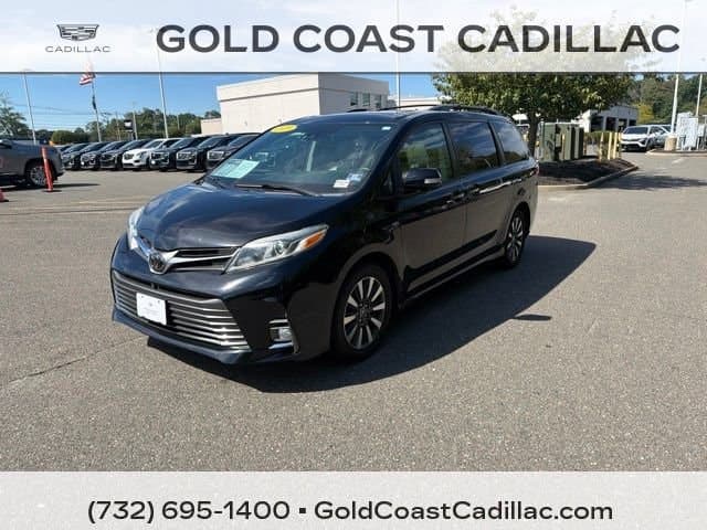 2020 Toyota Sienna XLE — photo 1 of 27