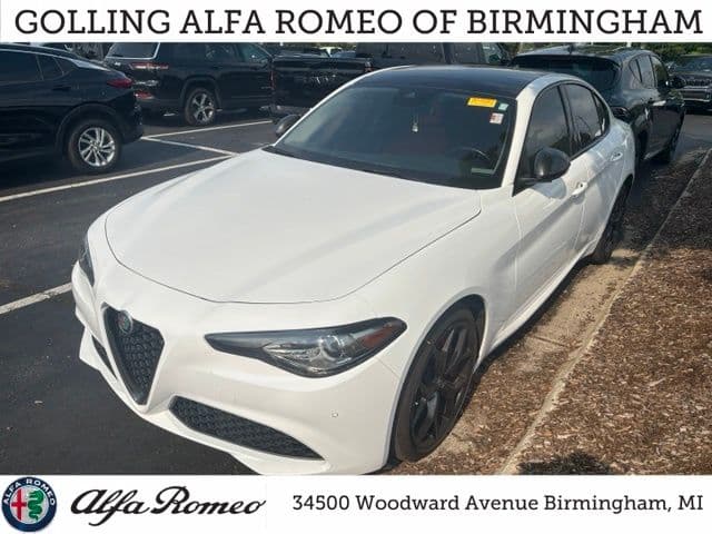 2020 Alfa Romeo Giulia Base — photo 1 of 5