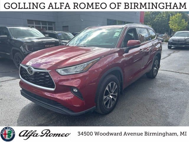 2020 Toyota Highlander XLE — photo 1 of 21
