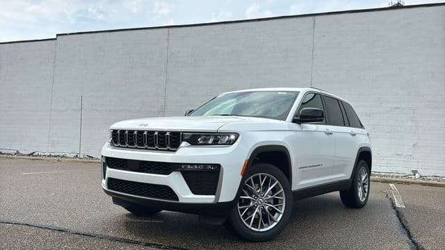 2027 Jeep Grand Cherokee Limited — photo 1 of 45