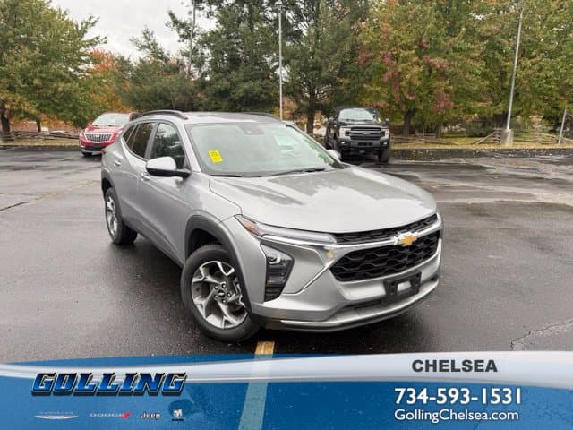 2025 Chevrolet Trax LT — photo 1 of 17
