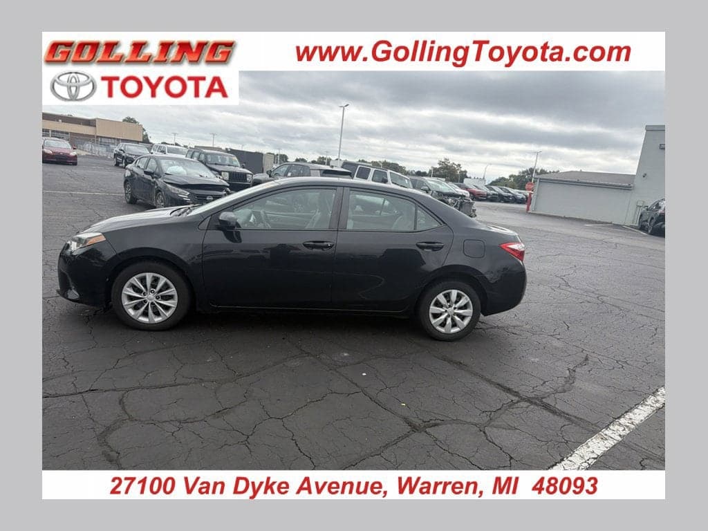 2015 Toyota Corolla LE — photo 1 of 9