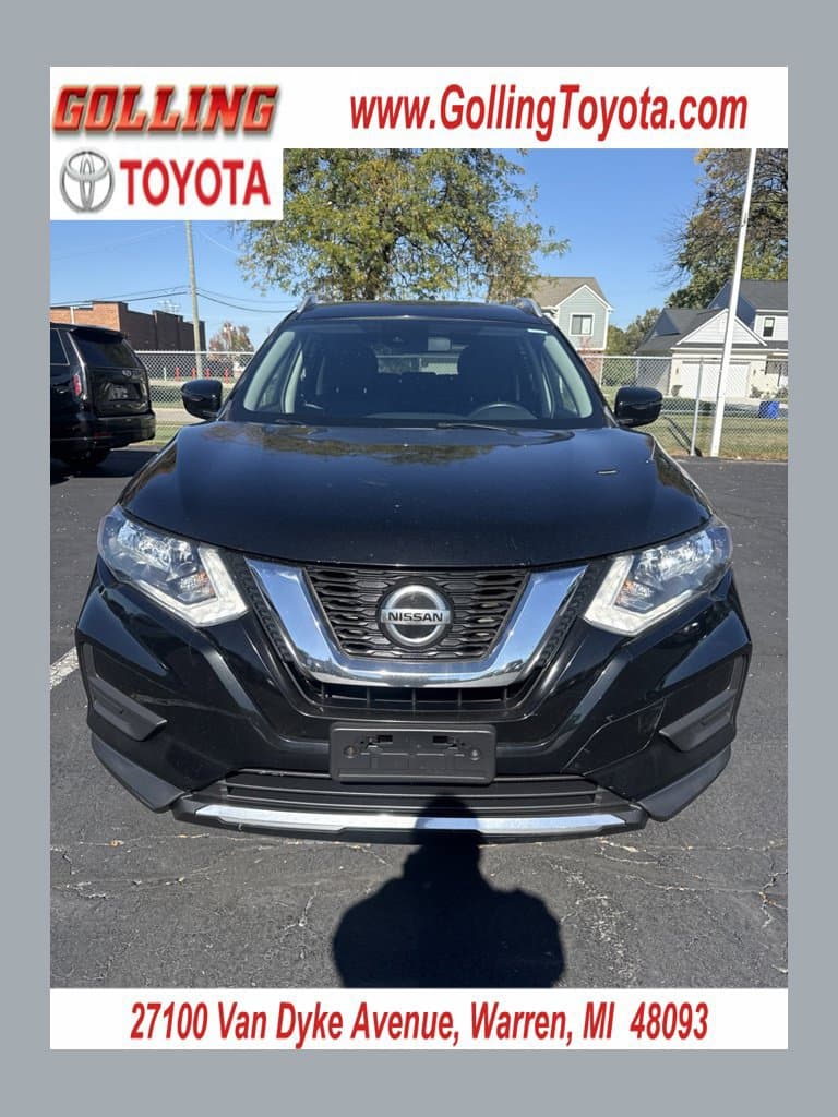 2019 Nissan Rogue SV — photo 1 of 8