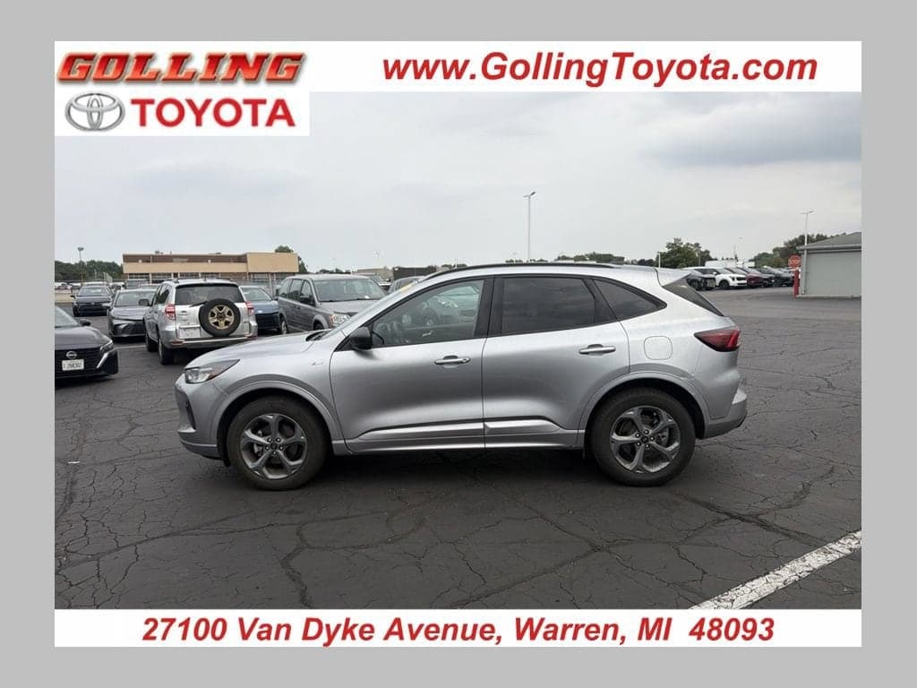 2024 Ford Escape ST-Line — photo 1 of 9