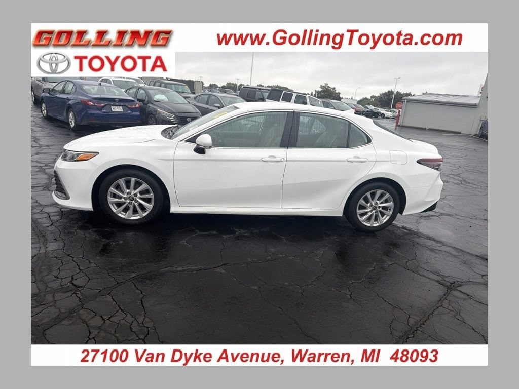2023 Toyota Camry LE — photo 1 of 10