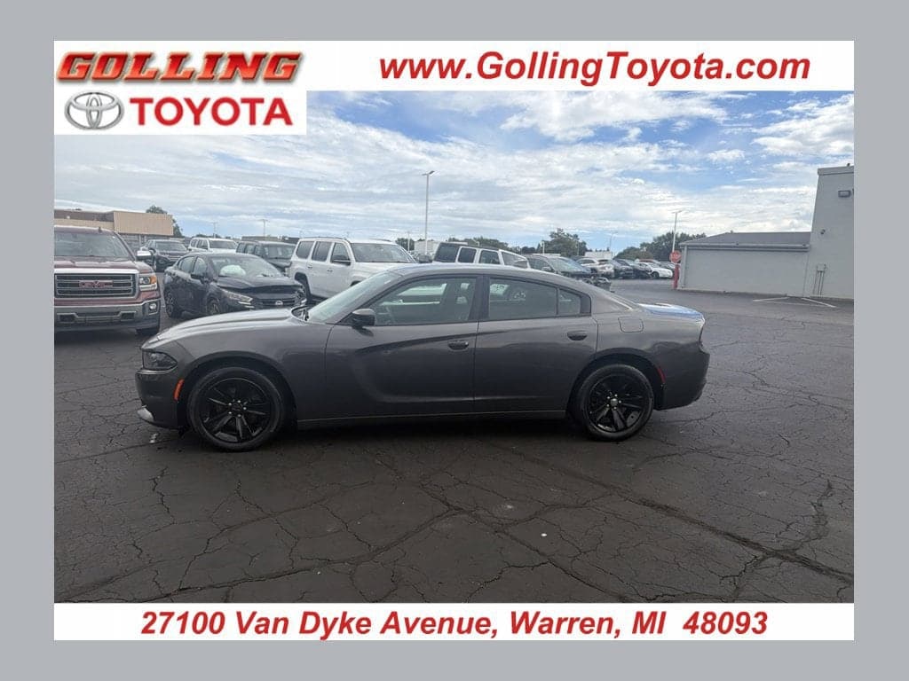 2016 Dodge Charger SXT — photo 1 of 10