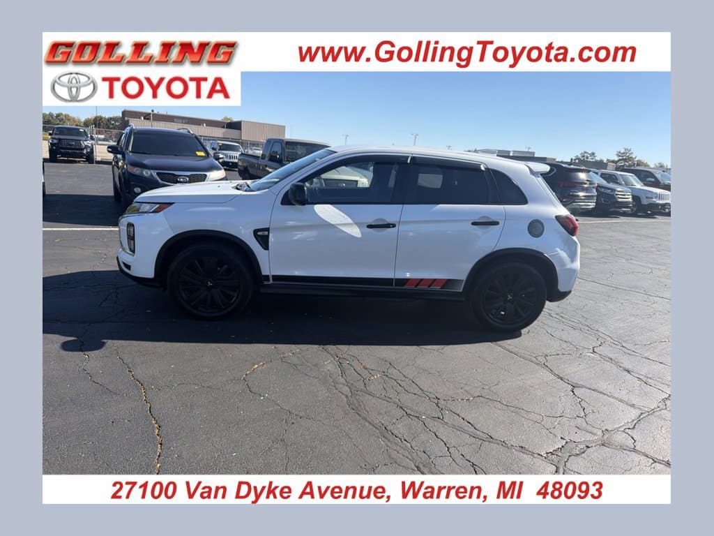 2020 Mitsubishi Outlander Sport Base — photo 1 of 10