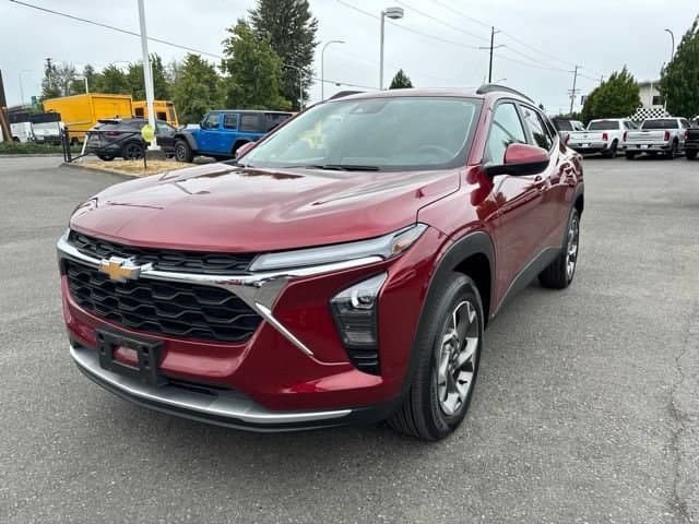 2025 Chevrolet Trax LT — photo 1 of 36