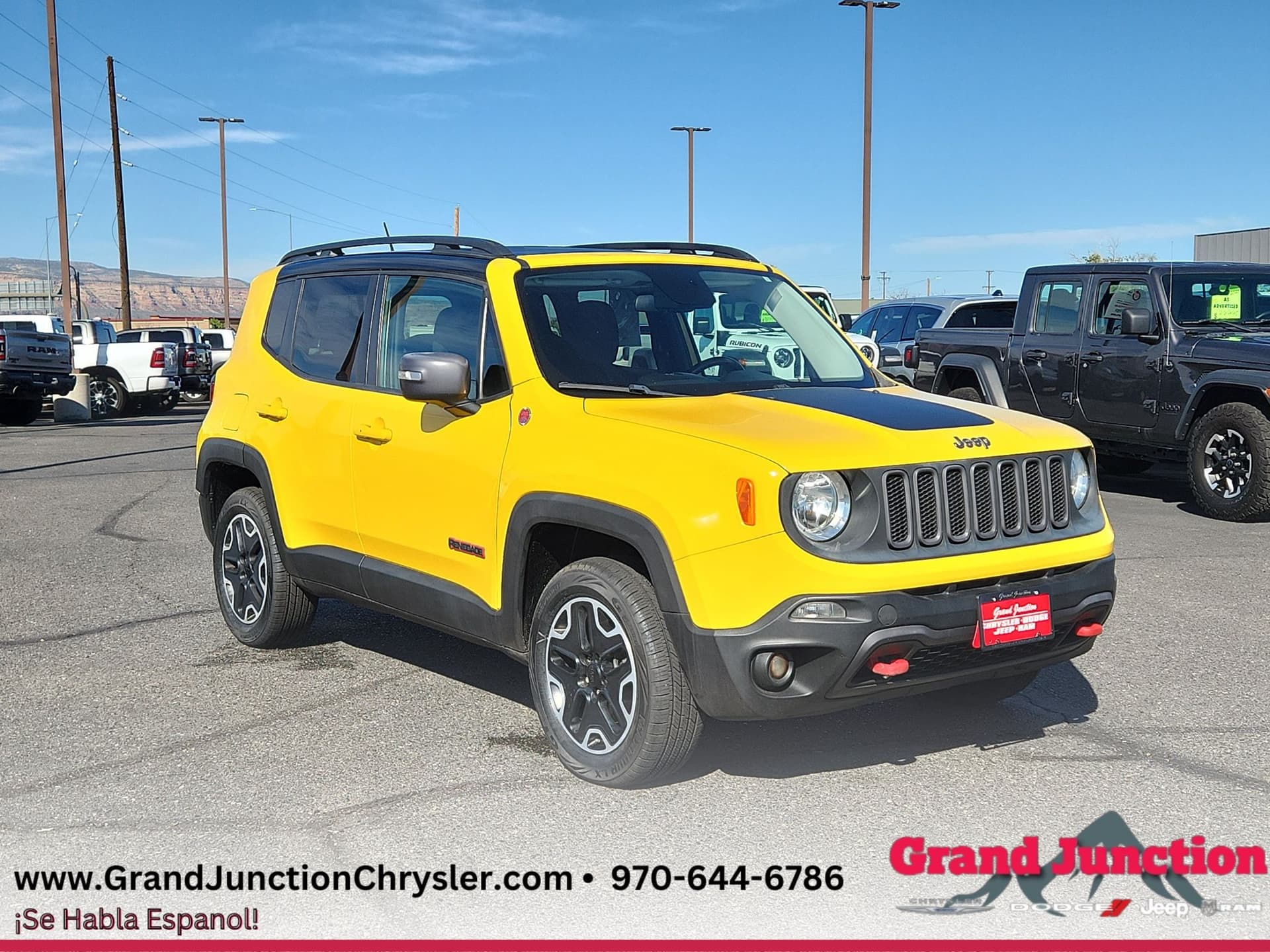 2015 Jeep Renegade Trailhawk — photo 1 of 26