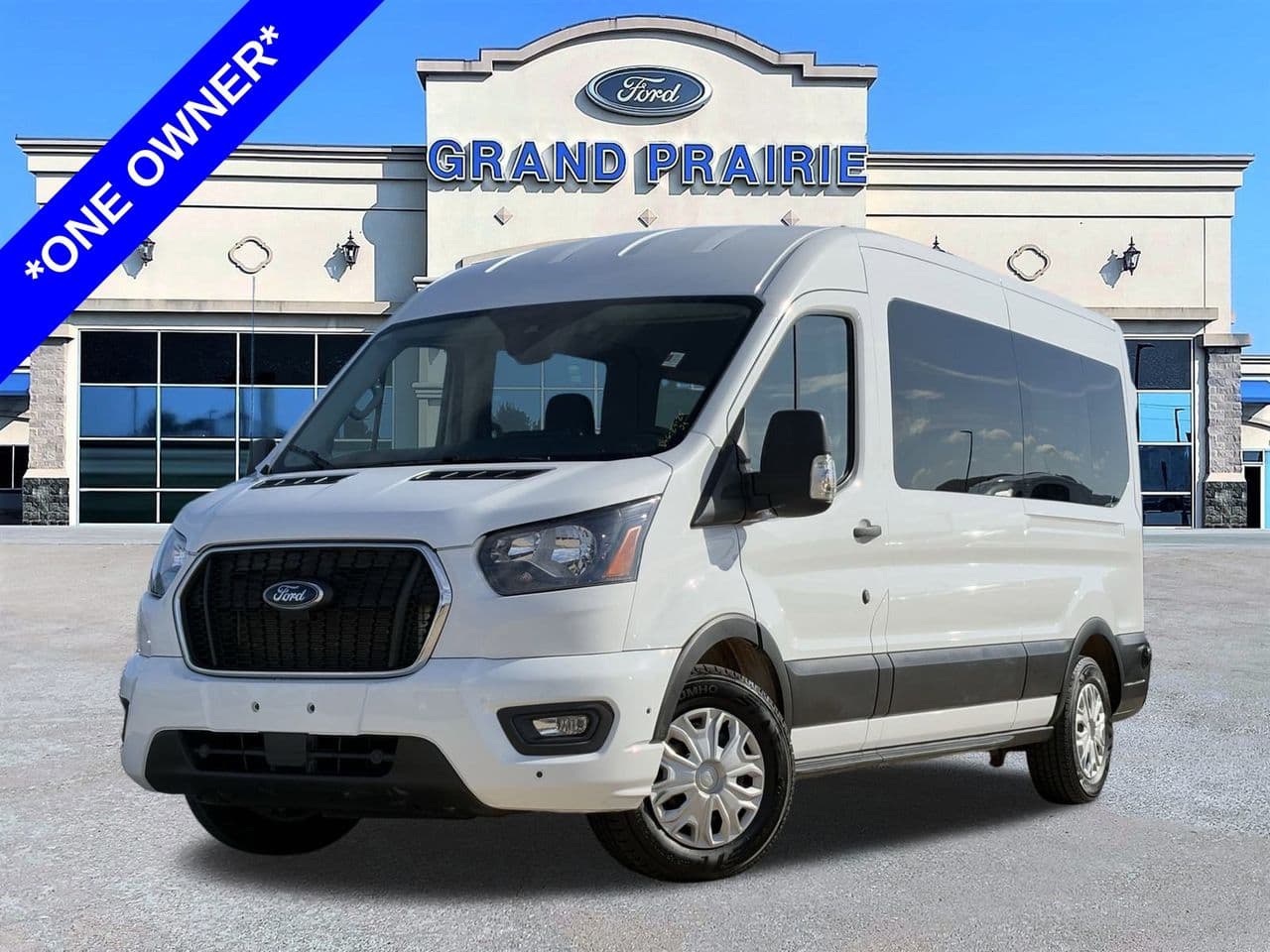 Foto de 2024 Ford Transit-350 Passenger XLT