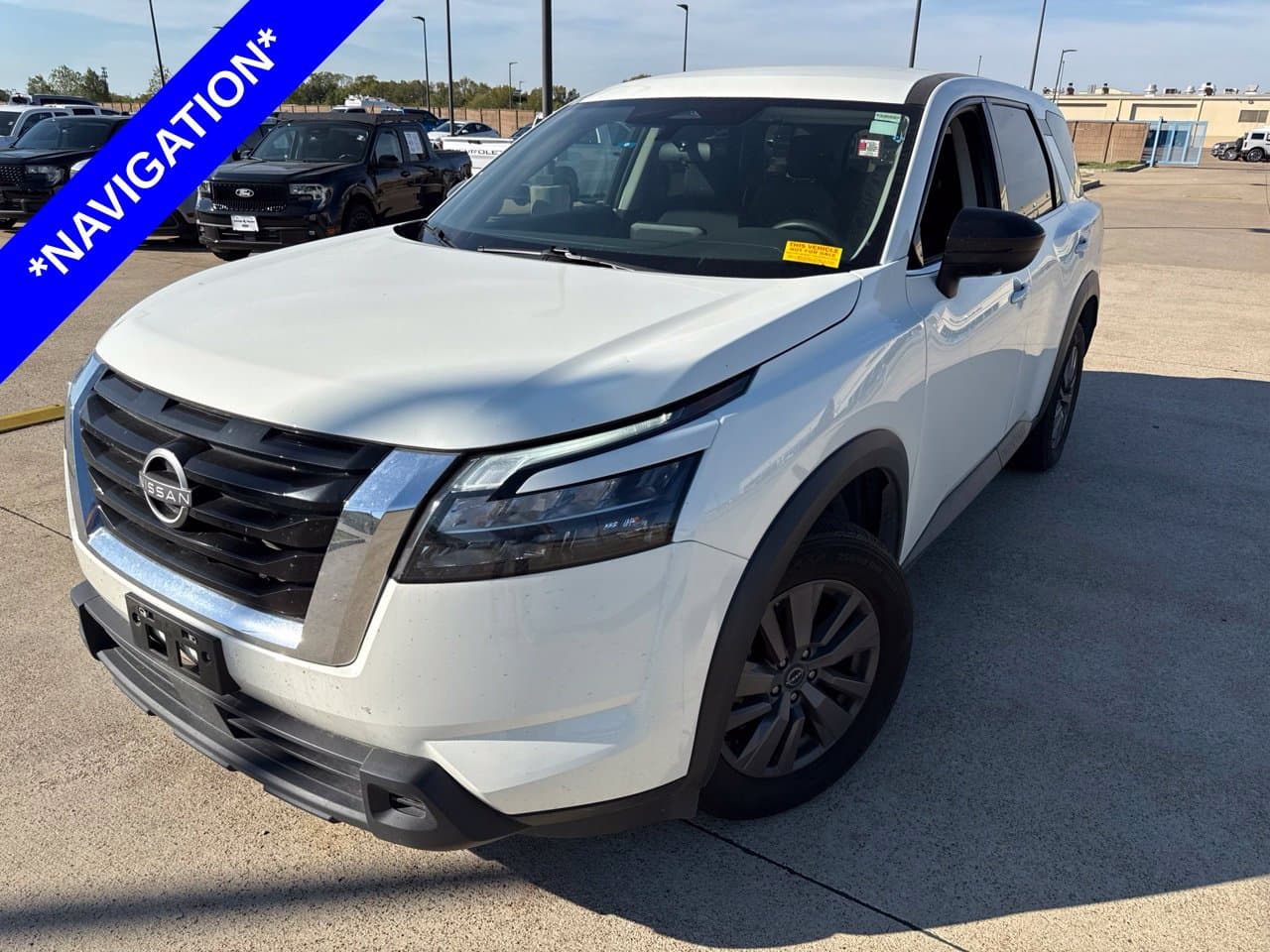 2024 Nissan Pathfinder S — photo 1 of 27