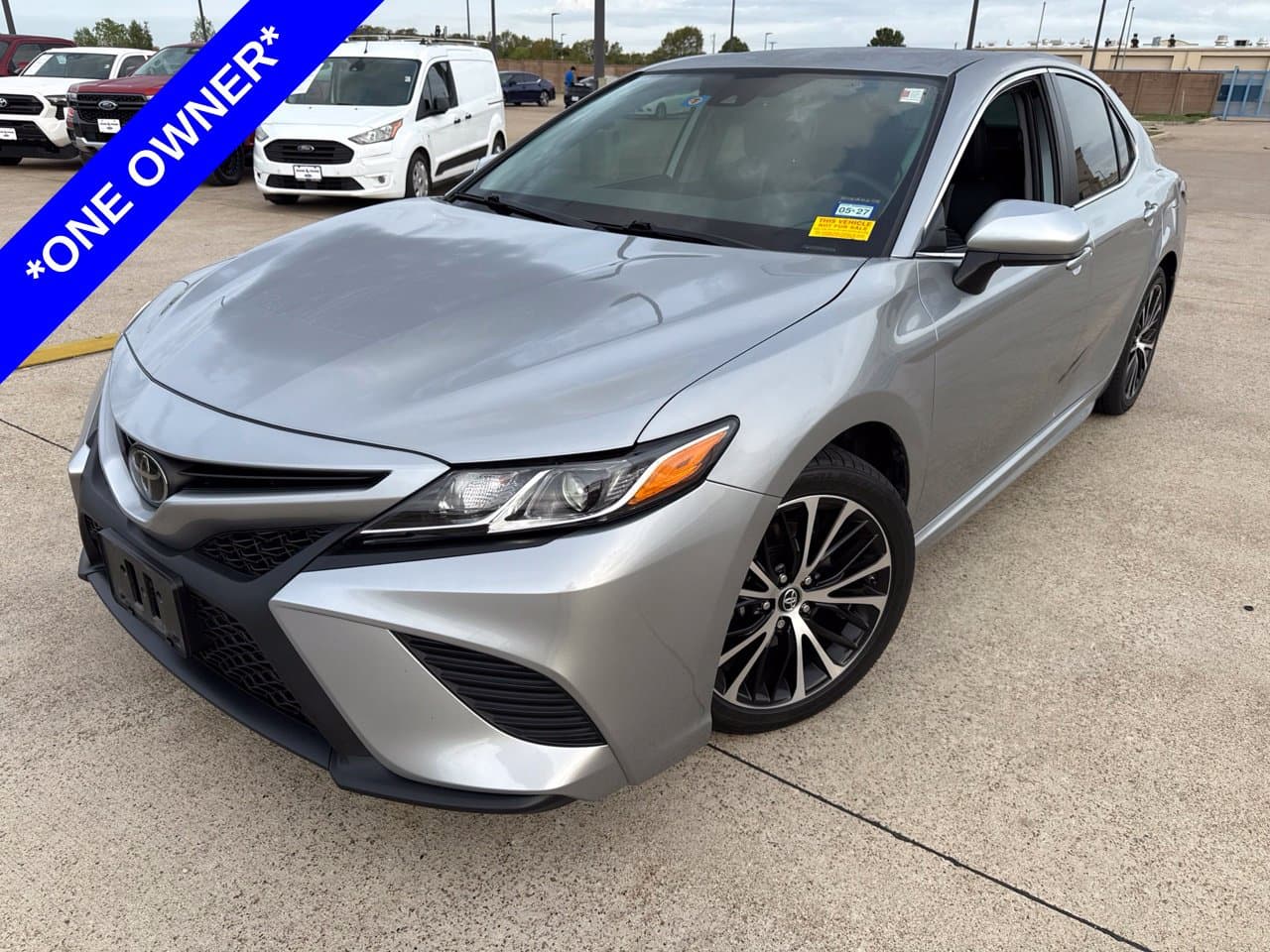 2019 Toyota Camry SE — photo 1 of 27
