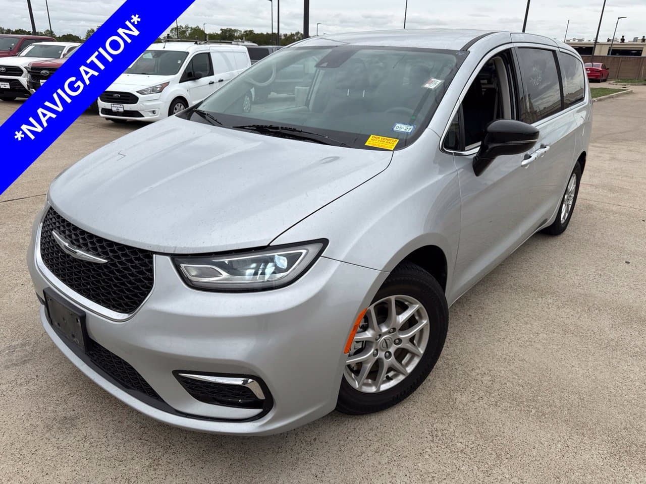 2024 Chrysler Pacifica Touring L — photo 1 of 27