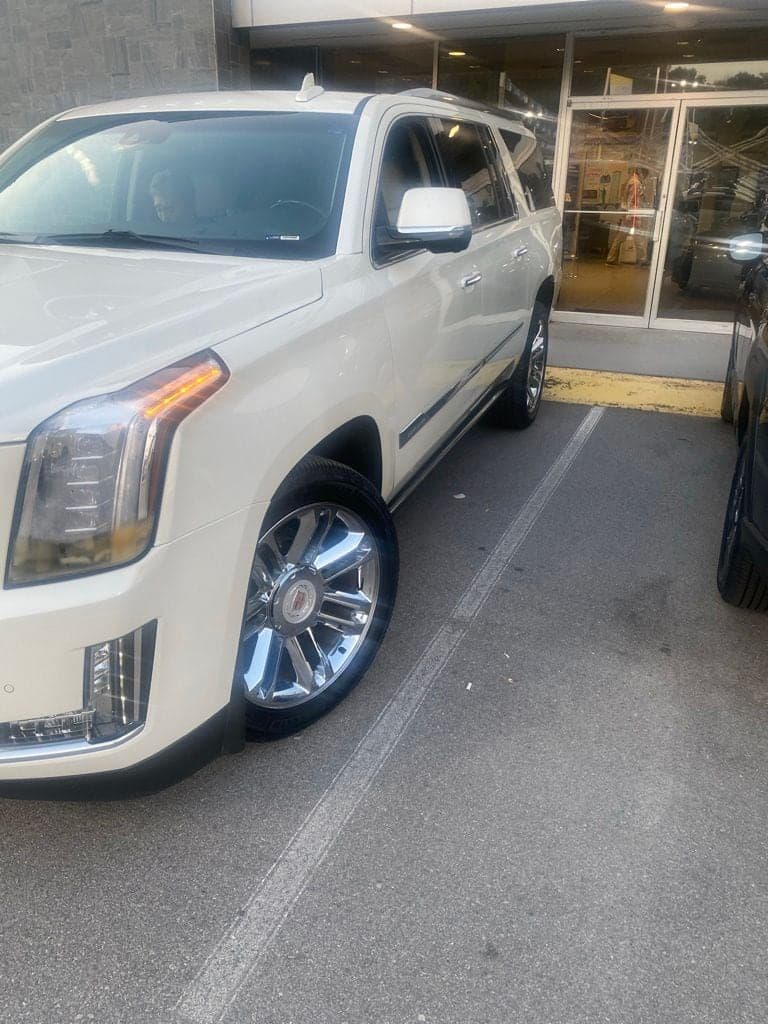 2015 Cadillac Escalade ESV Premium — photo 1 of 4